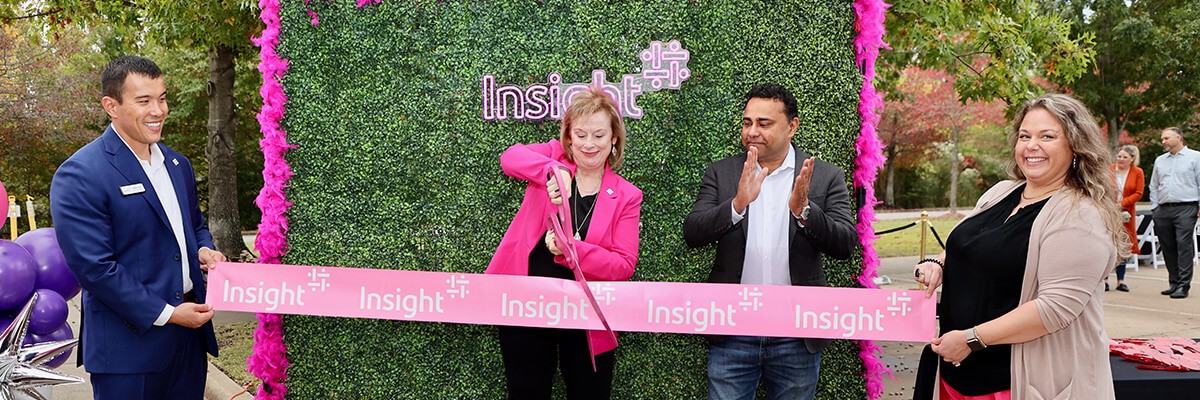 Insight ribbon cutting ceremony at new Conway, Arkansas office