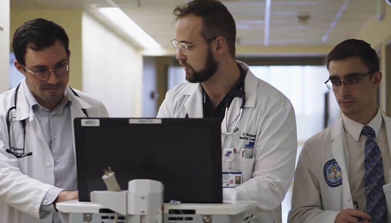 Nurse shows patient health data on tablet device