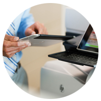 Businessman wirelessly printing to HP LaserJet Enterprise color flow MFP M575c using a HP ElitePad 900 Tablet