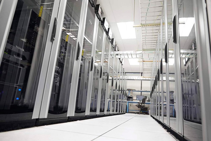 dell-data-center-071400XX-enterprise-lifestyle-14695 dell-data-center-071400XX-enterprise-lifestyle-14695