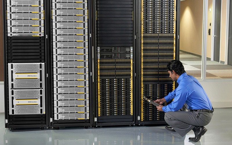 IT admin removing drive from HP data center solution