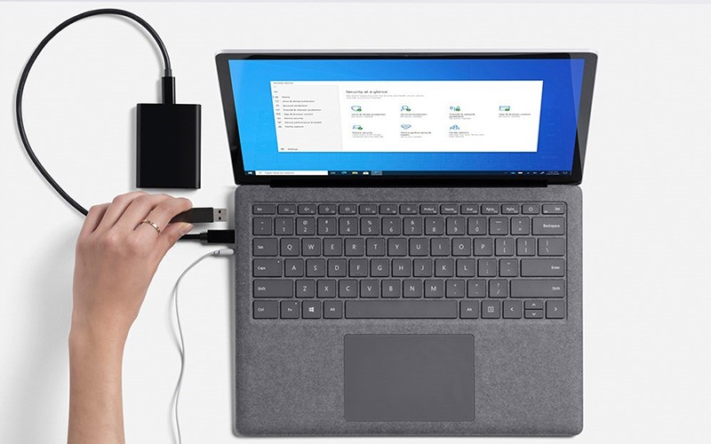 SUR20_Laptop3_15_Feature_Black_Hero SUR20_Laptop3_15_Feature_Black_Hero