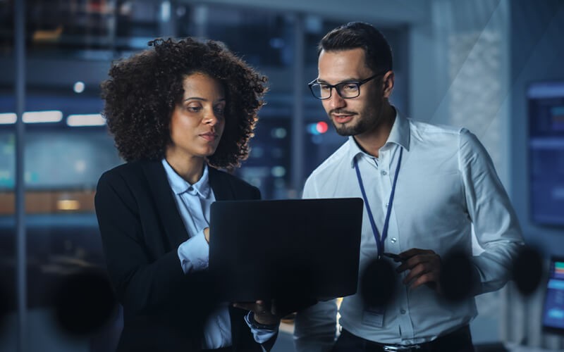 Two colleagues talking to each other