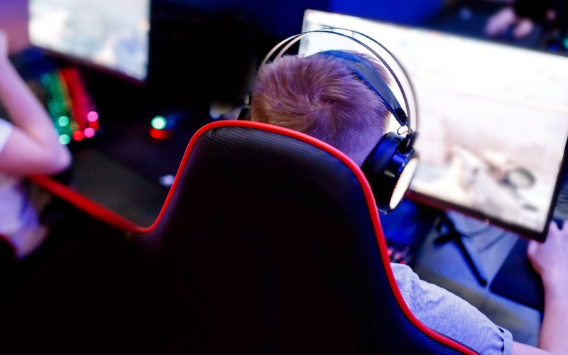 esports-professional-gamer-technology