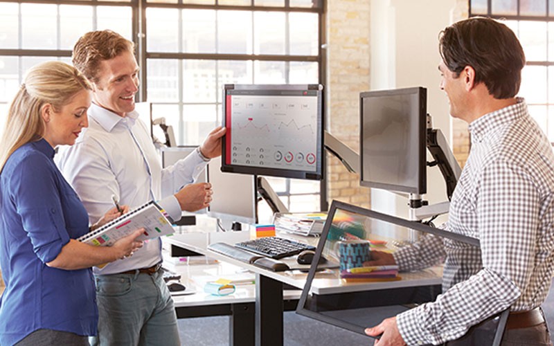 3M anti-glare filters have optical technology 3M anti-glare filter on desktop computers
