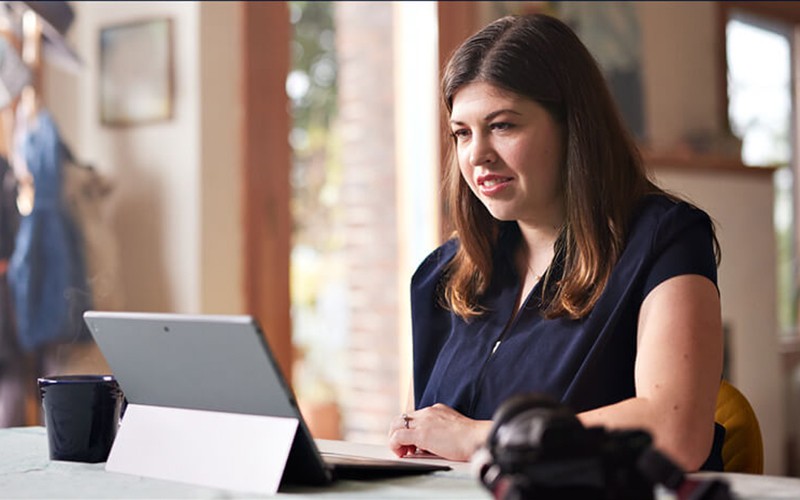 ms_empower_table_laptop