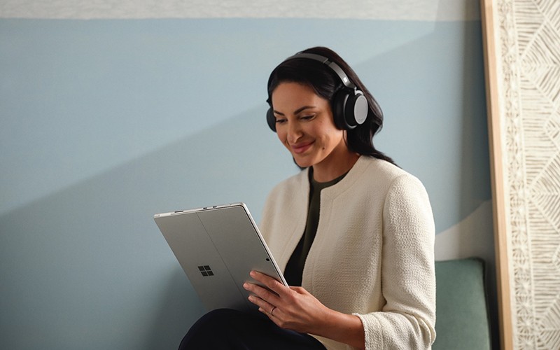 Au programme de l’atelier Woman using device for music