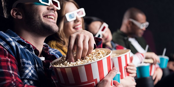 watching-movie-em