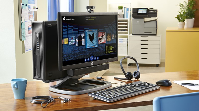 Speakers to enhance your audio HP ProDesk 600 SFF mounted on the HP ProDisplay P221 with IWC stand and HP Officejet Enterprise Color Flow MFP X585