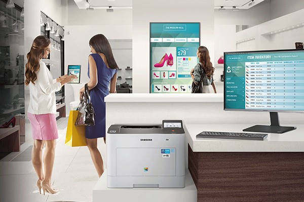 samsung-retail-video-displays-tablet-printer-in-shoe-store