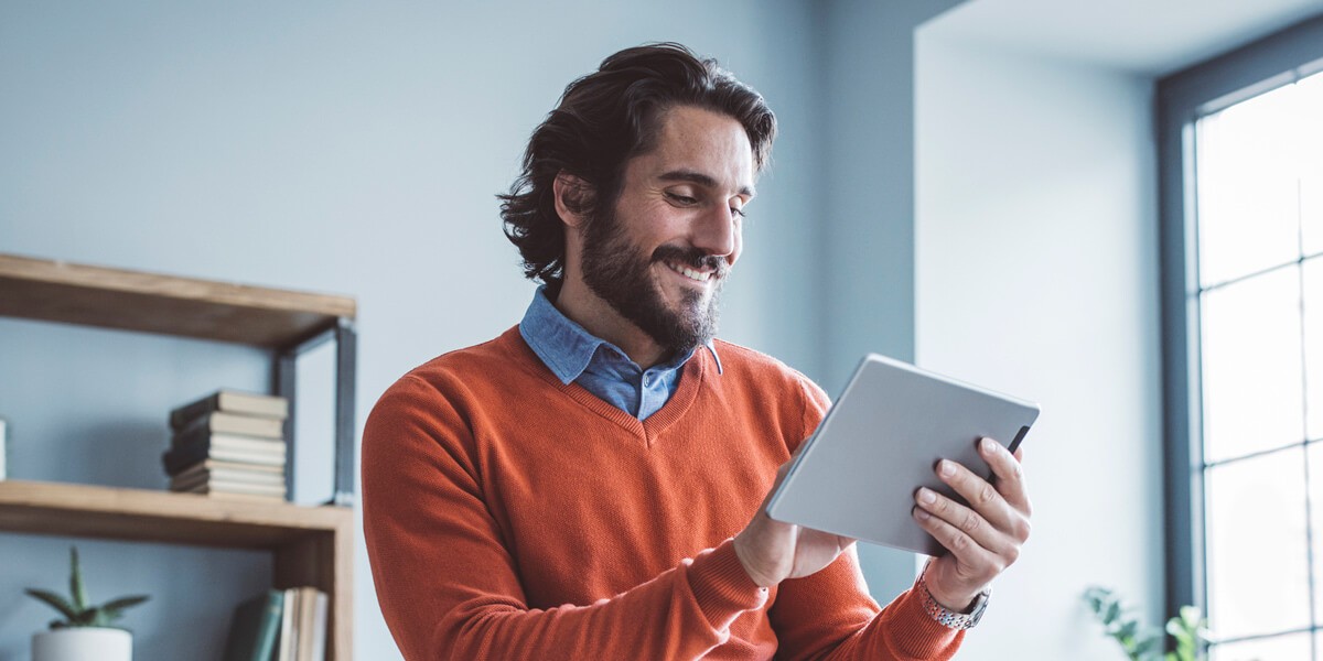 Un leader d’entreprise achète de nouveaux produits TI pour son équipe